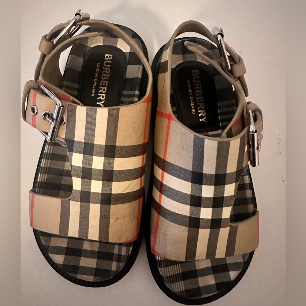 Burberry sandals size 31 Kids